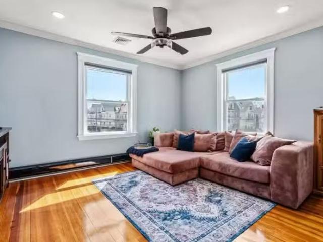 Condo for sale in Waltham