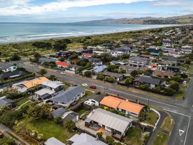 House for sale in Chaslands, Canterbury