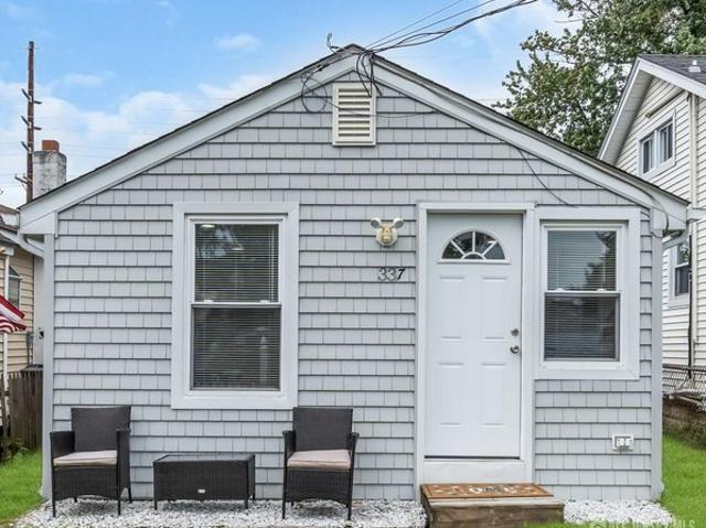 House for sale in Cliffwood, New Jersey