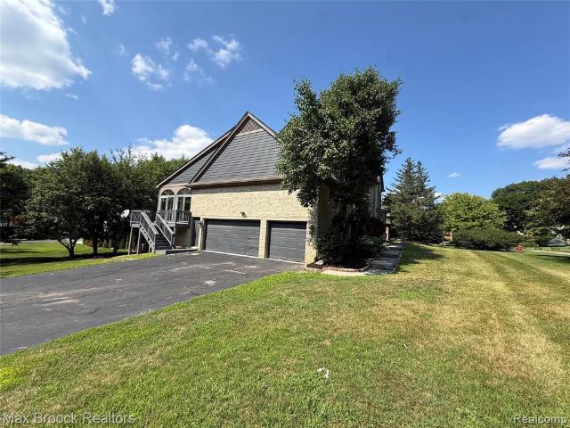 House for sale in West Bloomfield, Michigan