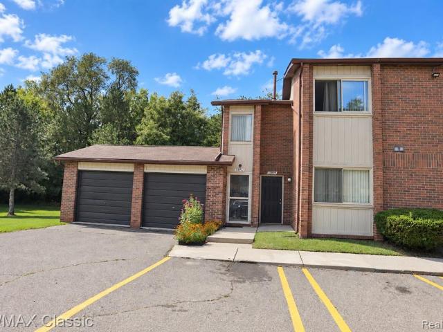 Condo for sale in On The Pond Condominiums, Livonia