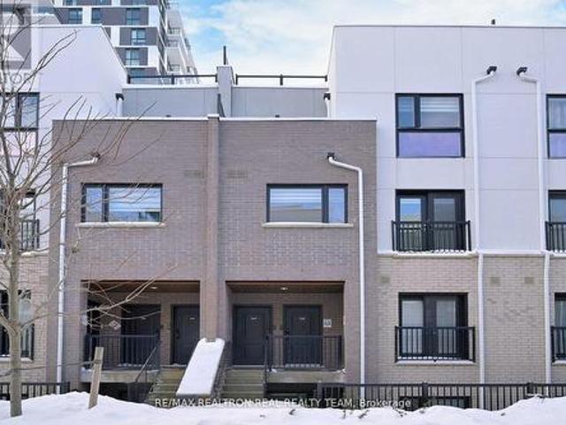 Townhouse for sale in Oakville, Ontario