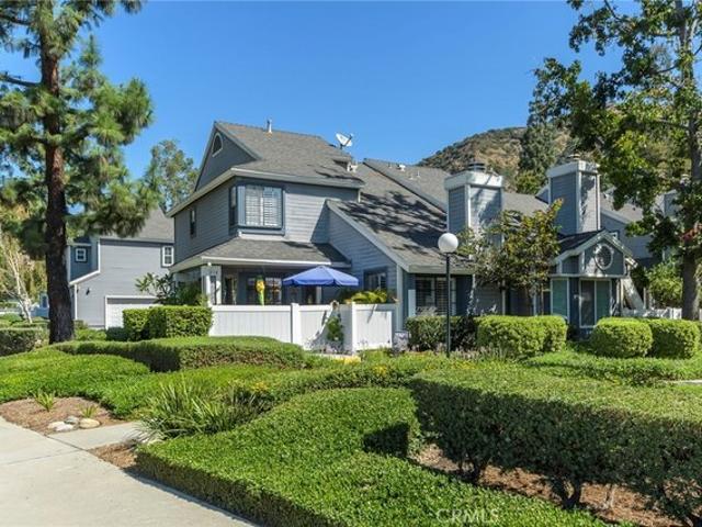 Townhouse for sale in Azusa, California