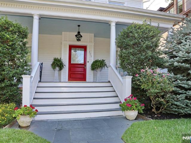 House for sale in Leonia, New Jersey