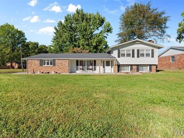House for sale in Staunton, Macoupin County