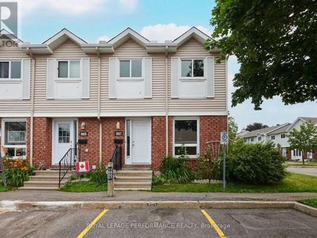 Townhouse for sale in Orléans Village - Châteauneuf, Ottawa
