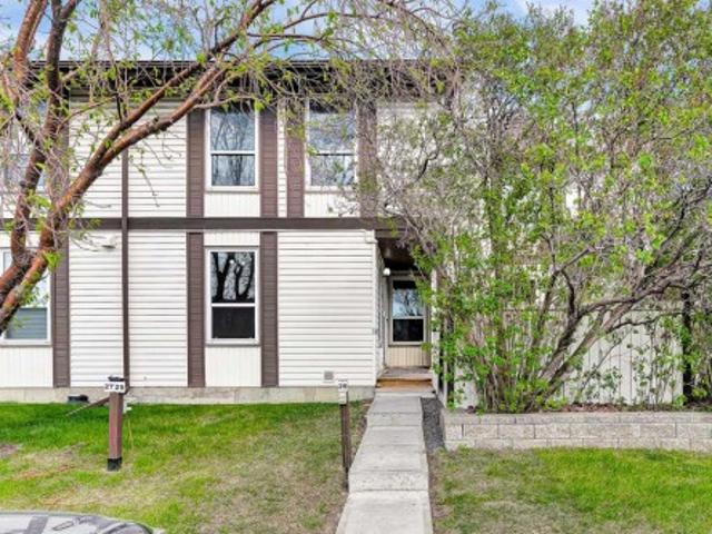 Townhouse for sale in Northwest, Alberta
