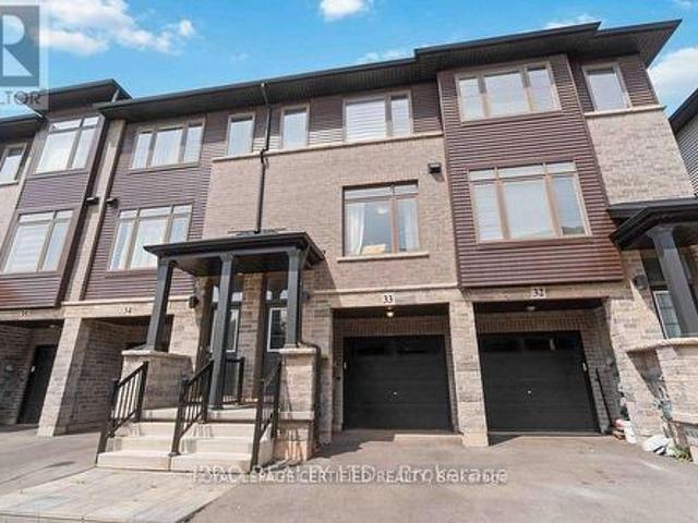 Townhouse for rent in Ancaster, Ontario