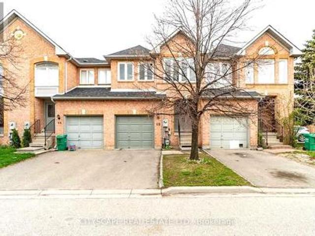 Townhouse for sale in Georgina, Ontario