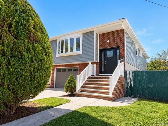 House for sale in Staten Island, New York