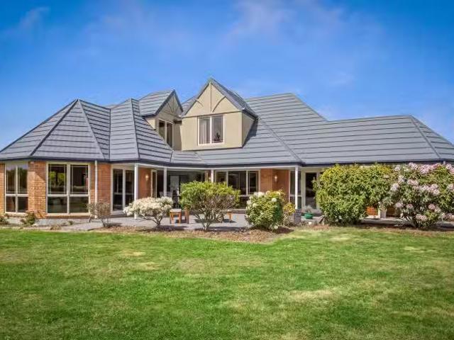 House for sale in Chaslands, Canterbury