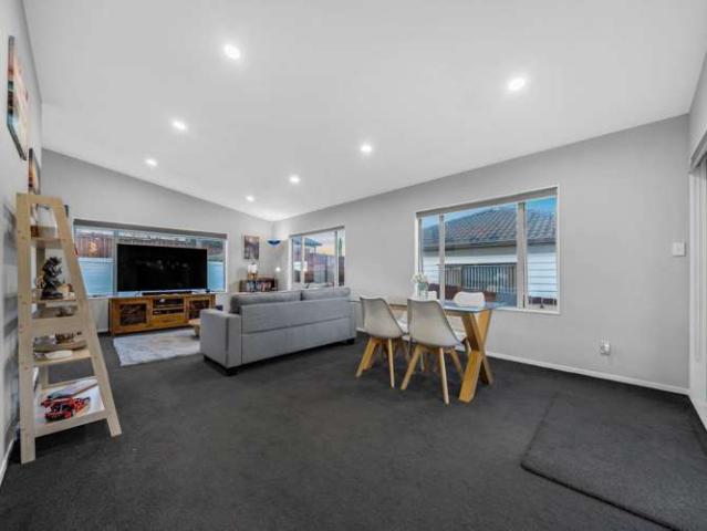 House for sale in Oratia