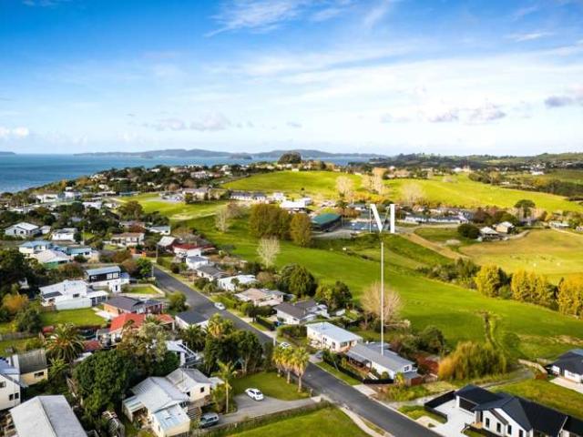 House for sale in Snells Beach