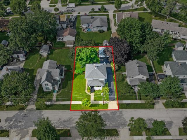 House for sale in Mchenry, Illinois