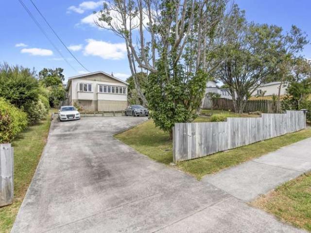 House for sale in Oratia