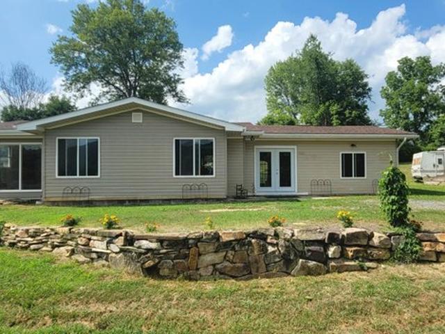 House for sale in Hinton, West Virginia