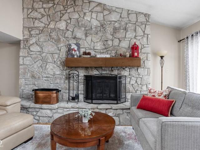 Condo for sale in Zionsville, Boone County