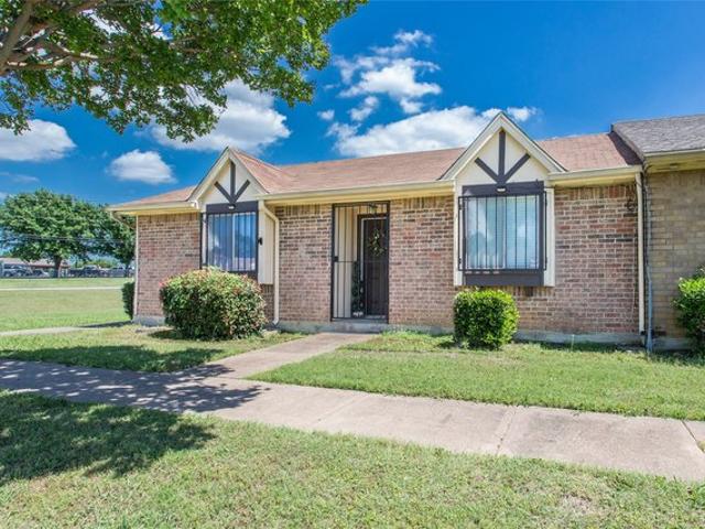 Townhouse for sale in Grand Prairie, Texas