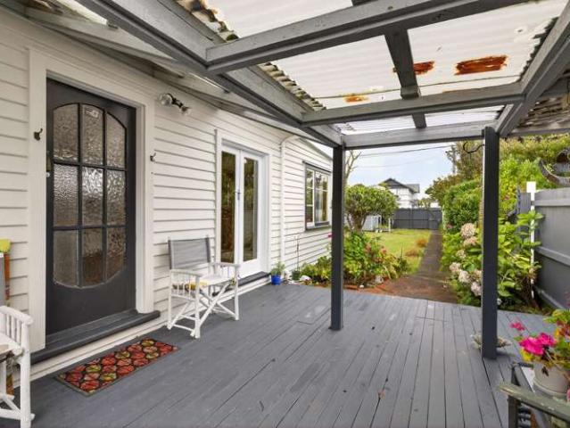House for sale in Chaslands, Canterbury