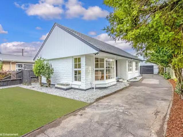 House for sale in Chaslands, Canterbury