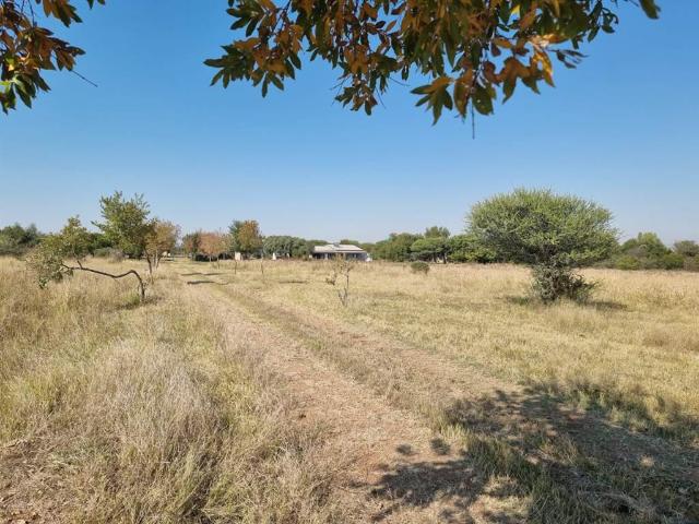Farm for sale in Hartbeespoort Dam Nature Reserve, North West