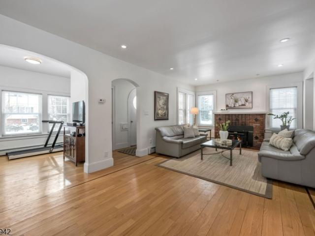 House for sale in Allendale, New Jersey