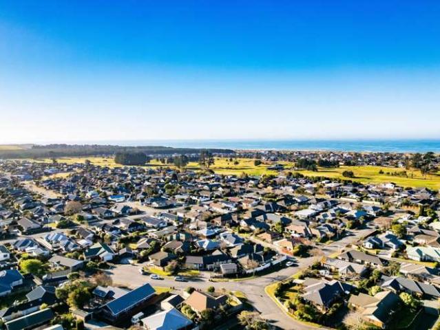 House for sale in Chaslands, Canterbury