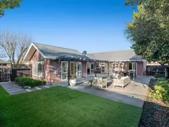 House for sale in Chaslands, Canterbury