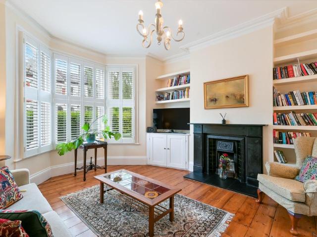Apartment for rent in Brook Green, Greater London
