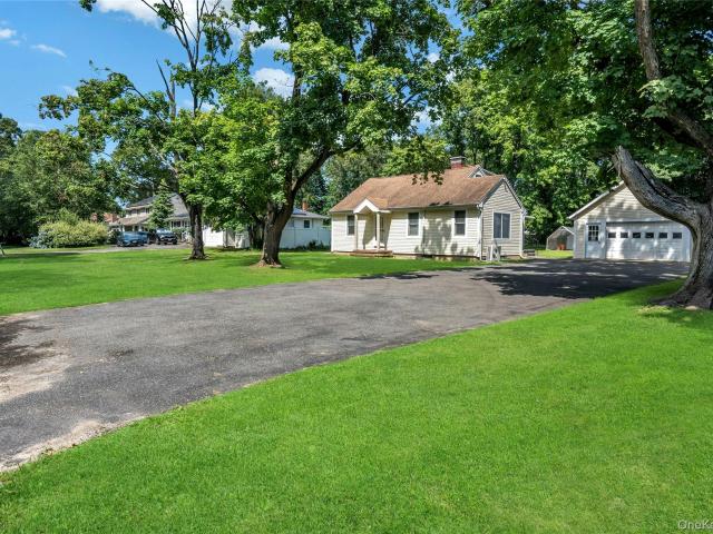 House for sale in Smithtown, New York