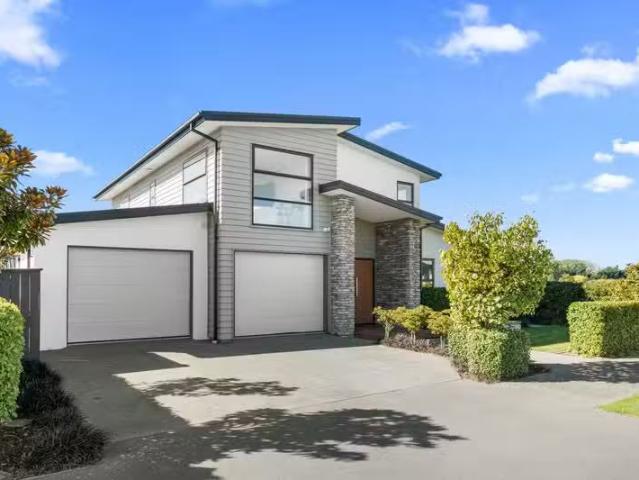 House for sale in Chaslands, Canterbury