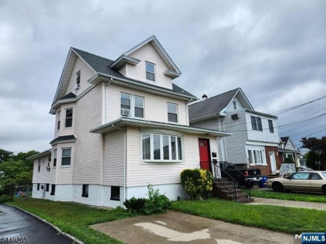 House for sale in Lyndhurst, New Jersey