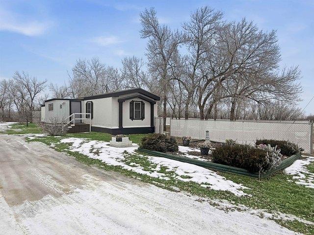 House for sale in Des Lacs, North Dakota