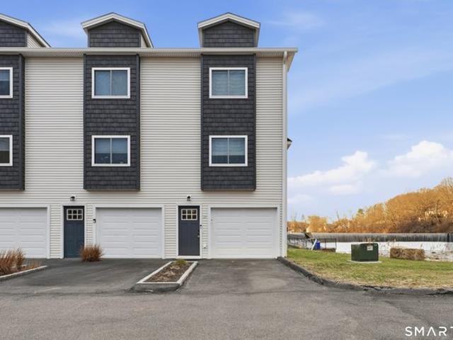 Townhouse for sale in Meriden, Connecticut