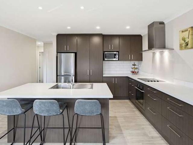 House for sale in Chaslands, Canterbury