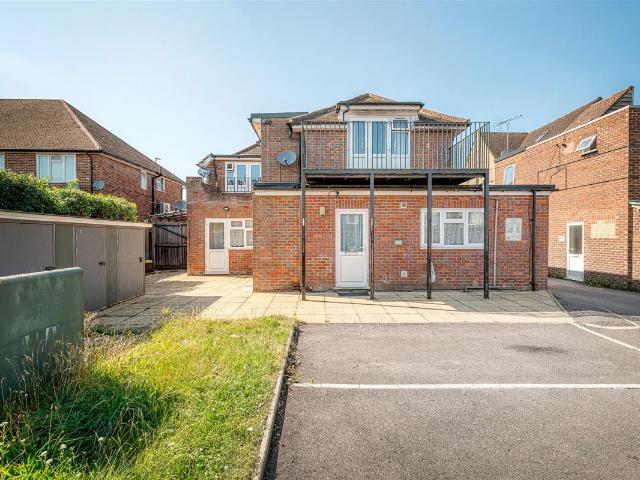 Apartment for rent in Daws Hill, Cressex