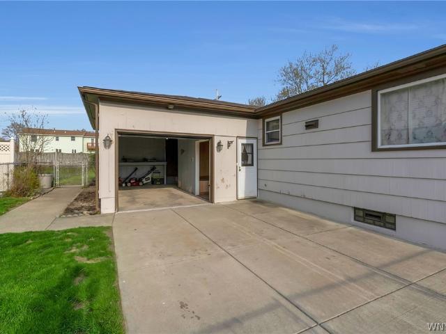House for sale in Bowmansville, New York