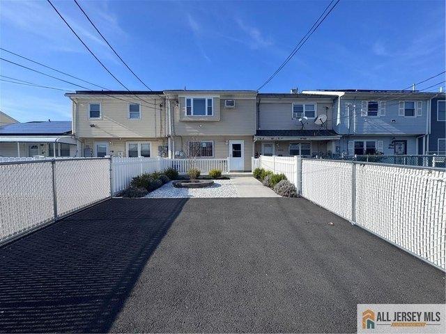Condo for sale in Carteret, New Jersey