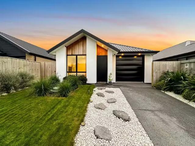 House for sale in Chaslands, Canterbury