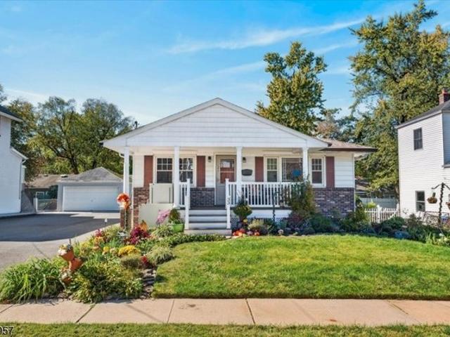 House for sale in Jefferson Park, Metuchen