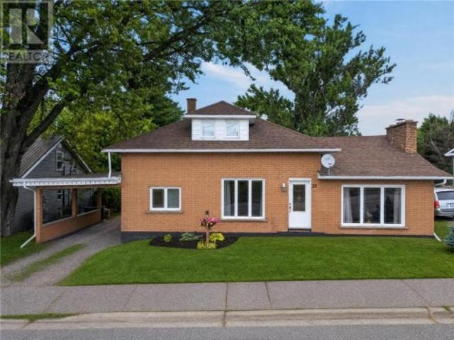 House for sale in Azilda, Greater Sudbury