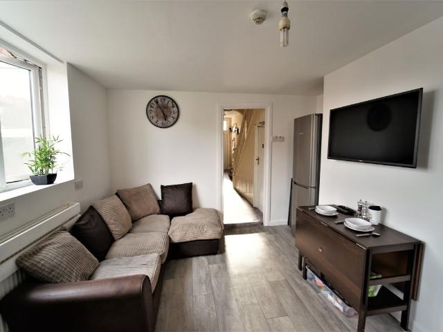 House for rent in Abbey Park, Barton In Fabis