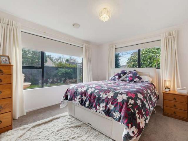 House for sale in Chaslands, Canterbury