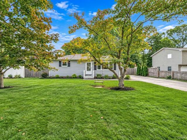 House for sale in Middle Island, Town of Brookhaven