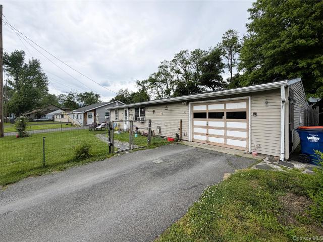 House for sale in Bloomington, New York