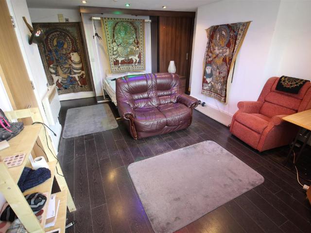 Apartment for rent in Hyde Park, West Yorkshire