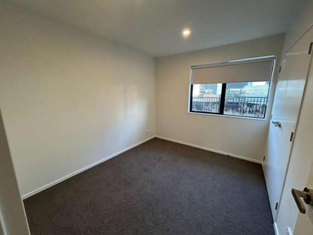 Townhouse for rent in Oratia