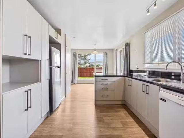 House for sale in Chaslands, Canterbury