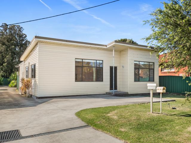 House for rent in Wollongong West, New South Wales