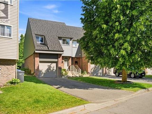 Townhouse for sale in Georgina, Ontario